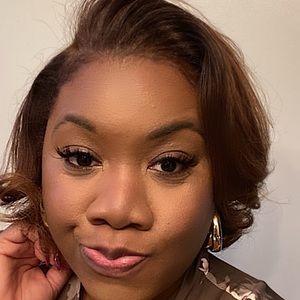 Meet your Posher, Lauresa w